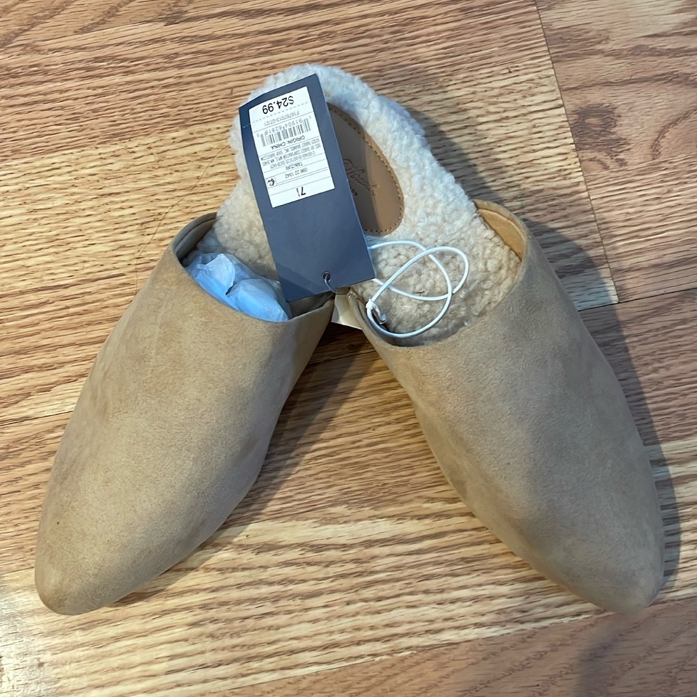 NWT Universal Thread Tan Zuri Slip On